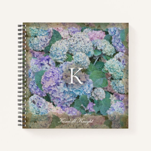 Vintages Lavender Blue Hydrangea Floral Monogramm Notizbuch (Vorderseite)