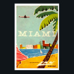 Vintages Miami Travel Poster<br><div class="desc">Dieses Design wurde mit einem klassischen Vintagen Reiseplakat für LAN-Chile Airline - Reise nach Miami - entworfen. Das Design umfasst ein Flugzeug, das über tropische Palmen und Frauen auf Miami Beach fliegt, mit Sand, Ozean und Gebäude im Hintergrund. Wir haben eine Sammlung von Produkten erstellt, die dieses Design mit dem...</div>