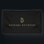 Vintages Modern-Gold/Schwarz-Monogramm-Logo Banner<br><div class="desc">Stärken Sie Ihre Präsenz auf Messen, Boutiquen und Veranstaltungsständen mit unserem individuell anpassbaren Vinyl-Banner mit einem ausgeklügelten Art Deco Monogramm. Unterhalb dieses zeitlosen Designs haben Sie die kreative Freiheit, den Text zu personalisieren, ob es nun Ihr Name oder Ihr Firmenname ist, sodass Sie ein unverwechselbares und unvergessliches Banner erstellen können....</div>