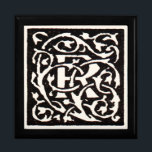 Vintages Monogramm R Art Nouveau Erinnerungskiste<br><div class="desc">Jugendstil-Briefe - Monogramme von der Kunst- und Handwerksbewegung Dieser Buchstabe R ist ein schönes, robustes Monogramm R, das 1901 erstellt und in einem Set von Büchern veröffentlicht wurde. Das Monogramm R ist umgeben von einem wunderschönen, handgezeichnet Weinmuster, das zu jener Zeit im Jugendstil-Stil gehalten war und durch stilisierte und fließende...</div>
