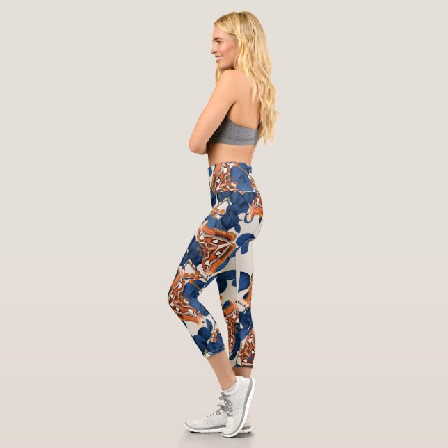Vintages Moth Pattern Capri Leggings (Links)