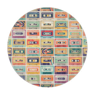 Vintages Muster der Kassettenband im Retro-Design. Schneidebrett