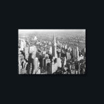 Vintages New Yorker City Art Deco Leinwanddruck<br><div class="desc">Zeigen Sie Ihre Liebe von New York City mit diesem Vintagen Foto von Midtown Manhattan.</div>