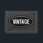 Vintages Portemonnaie für Männer | Geschenkidee pe Tri-fold Portemonnaie<br><div class="desc">Vintage Brieftasche für Männer und Jungen | Individualisierbare Geschenkidee. Personalisierte oder mit Monogramm Geldtaschen für viele Typ. Das Logo des Autos im gestörten Stil mit Schriftzeichen im Grunge-Look. Coole maskuline Geschenkidee für Vater,  Vater,  Sohn,  Ehemann,  Onkel,  Opa,  Bruder etc. Machen Sie sich für Vatertag,  Geburtstag und Weihnachten ein.</div>