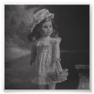 Vintages Puppensortrait - Rebecca mit Blume Fotodruck