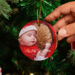 Vintages Retro Baby's First Christmas Foto Keramik Ornament<br><div class="desc">Ein Retro-Drehbuch für dieses Weihnachtsbaumschmuck-Foto. So passen Sie an Ihre Lieblingsfamilienbilder an. Das perfekte Geschenk zum Feiern der ersten Weihnachtsfeier Ihres Babys. Sie können die Farbe des Schriftartes auch ganz nach Ihren Wünschen ändern.</div>