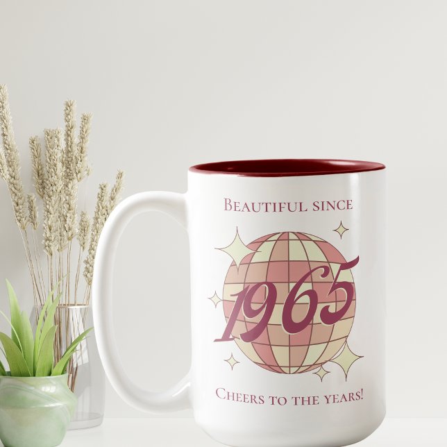 Vintages Retro-lila 1965 Zweifarbige Tasse (Von Creator hochgeladen)