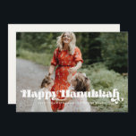Vintages Retroskript Happy Hanukkah Foto Feiertagskarte<br><div class="desc">Happy Hanukkah Karte! Eine moderne Typografie für diese Fotokartensammlung im Winter Holiday. So passen Sie an Ihre Lieblingsfamilienbilder an. Sie können auch die Farbe des Schriftartes oder des Hintergrunds nach Ihren Wünschen ändern.</div>