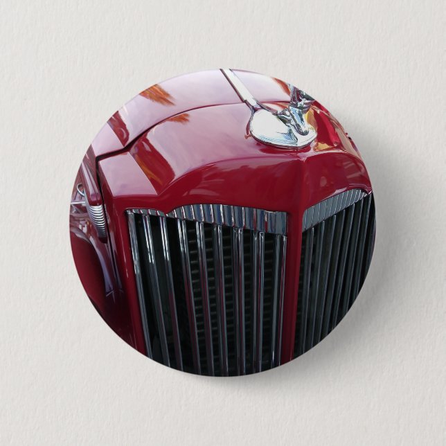 Vintages rotes Auto mit Chromhaube Button (Vorderseite)