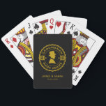 Vintages Round Abzeichen Elegante Gentleman Trauze Spielkarten<br><div class="desc">Genießen Sie Ihren besonderen Tag mit diesen exquisiten, Vintagen, altersgerecht inspiriert Playing Card Trauzeugen Geschenken, die perfekte Mischung aus klassischer Eleganz und zeitgenössischem Flair. Diese sorgfältig gestalteten Spielkarten sind mehr als nur ein Deck; sie sind ein maßgeschneidertes, personalisiertes Geschenk, das Hochzeiten, Bachelor-Partys, Verlobungs-Partys und darüber hinaus eine Touch der Raffinesse...</div>
