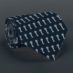 Vintages Schlüsselmuster auf Navy Blue Real Anwese Krawatte<br><div class="desc">Ihre Kunden werden dieses aktuelle Vintage Skelett-Schlüsselmuster Liebe geben. Ideal für echte Anwesen-Agenten und diejenigen,  die Zuhause renovieren. Auf einem dunkelmarineblau blauen Hintergrund. Der Hintergrund kann in eine beliebige Farbe geändert werden. Auch gut für motivierend Lautsprecher,  die "den Schlüssel" zu einer geheimen Art,  Geschäfte zu machen,  zum Beispiel.</div>