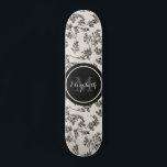 Vintages Schwarzes Botanisches Muster und Monogram Skateboard<br><div class="desc">Dieses elegante Skateboard mit schwarz Vintagem botanischem Muster und individuellem Monogramm würde ihr ein wunderbares Geschenk machen! Fügen Sie einfach den gewünschten Namen und die Initiale hinzu,  indem Sie auf die Option "Personalisieren Sie diese Vorlage" klicken.</div>