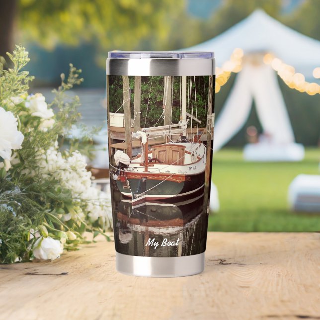 Vintages Segelboot im Tropical Dock - Thermobecher (Hochzeit (gedreht))