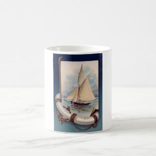 Vintages Segelboot mit Lebensretter, Seil und Kaffeetasse