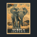 Vintages Tansania: Safari-Abenteuer Postkarte<br><div class="desc">Mit dieser Vintag inspiriert Vektorpostkarte können Sie das goldene Zeitalter afrikanischer Safaris genießen. Dieses Kunstwerk mit einem majestätischen Elefanten auf der Savanne, umgeben von Safari-Fahrzeugen, erfasst das Wesen der Retro-Reise-Postkarten. Fette Linien, flache Farben und geometrische Formen bilden ein visuell auffälliges Stück in gedämpften Erdtönen. Die stilisierte Silhouette der afrikanischen Landschaft...</div>