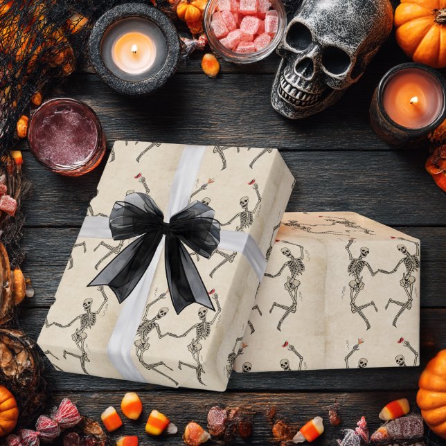 Vintages Tanzen Skeleton Spooky Gothic Geschenkpapier (Von Creator hochgeladen)