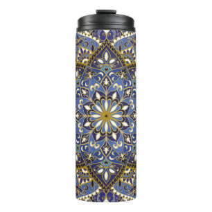 Vintages verziertes Muster mit Blumenelementen. Or Thermosbecher