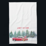 Vintages Weihnachtsfest des Roten Autos Geschirrtuch<br><div class="desc">Ein gewöhnlicher Wagen aus Rotwein mit der Vermutung, dass sie auf der Weihnachtsbaumjagd sind</div>