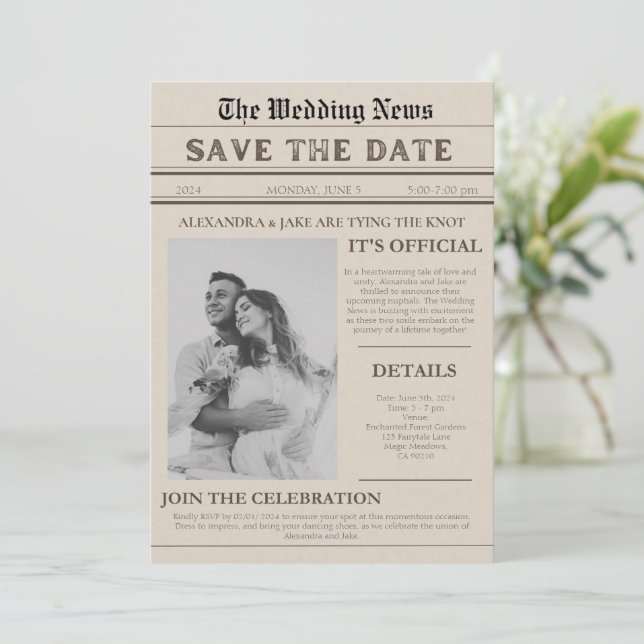Vintages Zeitungs-Foto Funny Wedding Einladung (Stehend Vorderseite)