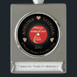 Vinyl Romantic 7th Copper Hochzeit Jahrestag Banner-Ornament Silber<br><div class="desc">Feiern Sie Ihre Liebe und den 7. Geburtstag von Kupfer mit diesem Meilenstein Weihnachtsfeier! Fügen Sie diesem besondere Anlass eine romantische Touch und einen Meilenstein in Ihrem Leben hinzu, mit diesem modernen Retro-Design mit Vinyl-Schallplatten und einem eleganten personalisierten Text in Kupferfarbe. Passen Sie einfach die Namen des Paares an, die...</div>