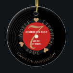 Vinyl Romantic 7th Copper Hochzeit Jahrestag Keramik Ornament<br><div class="desc">Feiern Sie Ihre Liebe und den 7. Geburtstag von Kupfer mit diesem Meilenstein Weihnachtsfeier! Fügen Sie diesem besondere Anlass eine romantische Touch und einen Meilenstein in Ihrem Leben hinzu, mit diesem modernen Retro-Design mit Vinyl-Schallplatten und einem eleganten personalisierten Text in Kupferfarbe. Passen Sie einfach die Namen des Paares an, die...</div>