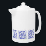VIOLET CELTIC KNOT Porzellan Teapot<br><div class="desc">Das Design dieser VIOLET CELTIC KNOT Porzellan Teekanne ist ein originalfarbener Bleistift, der aus weichem, blauen violetten Wolle zeichne, die in einen keltischen Knoten gewickelt ist. * Matching Produkte sind in der Kategorie CELTIC KNOTS meines Shops erhältlich. ** Wenn Sie dieses Design auf einen anderen Produkttyp, eine andere Form oder...</div>