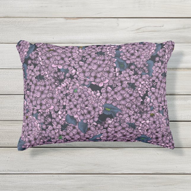 Violet Lilac Garden Kissen Für Draußen (Vorderseite)