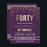 Violett | Budget Gold Confetti 40. Geburtstag Part<br><div class="desc">Violett | Budget Gold Confetti 40. Geburtstag Party Einladungen. Diese formelle,  elegante,  trendige,  moderne 40. Geburtstagsfeier eignet sich für Damen und Herren. Es besteht aus goldfarbenen,  klaren Linien,  stilvollem,  gothischem Großbuchstaben und raffiniertem Imitat Goldfolientext auf einem königlich lila Hintergrund mit Duschen von glitzernden,  glänzenden Goldkonfetti und Party-Bänder.</div>