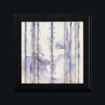 Violett-freie Ausdrucksfarbe Geschenkbox<br><div class="desc">Dieses phantastische freie Ausdruckswerk von Jennifer Goldberger ist eine violette Aquarell voller Leben. Schwarze Linien verlaufen senkrecht in der Scheibe, und violette Tropfen erstrecken sich von ihnen wie Wellen in einem See. Ein wunderschöner Druck, der bei einigen Zazzle-Produkten gut ankommt. Bestelle noch heute!</div>