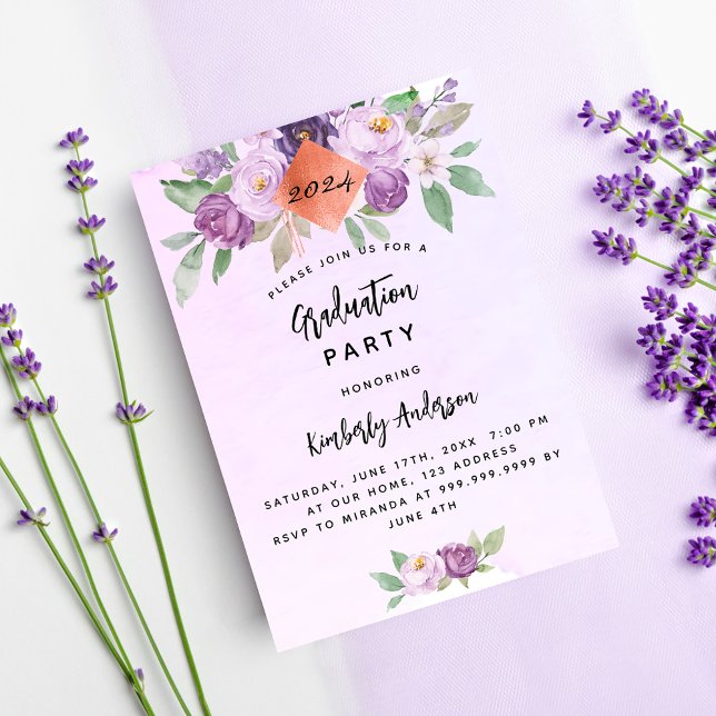 Violett-Lila-Blumen-Graduierungsparty Einladungspostkarte (Von Creator hochgeladen)