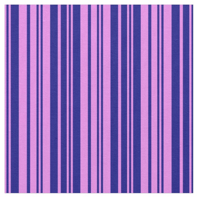 Violett und blau gefärbtes, gestreiftes Muster Stoff (Nahaufnahme)