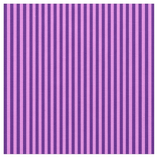 Violett- und Indigomuster Stoff (Nahaufnahme)