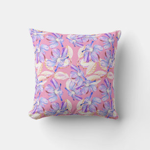 Violette Blumen: Aquarellfarbene Blumendekoration. Kissen