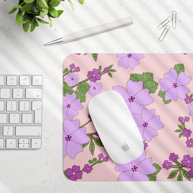 Violette Blumen, Blumenmuster, Muster von Blume Mousepad (Von Creator hochgeladen)