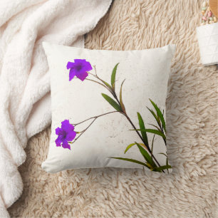Violette Blumen in der Brise Kissen
