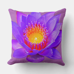 Violette Lotusblume Kissen