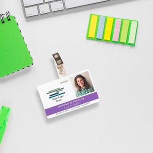Violette Mitarbeiter-ID mit Logo und Foto Ausweis