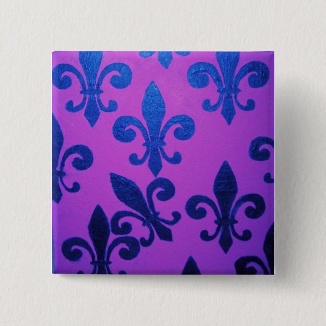 Violette verbogene Fleur de Lis Button (Vorderseite)