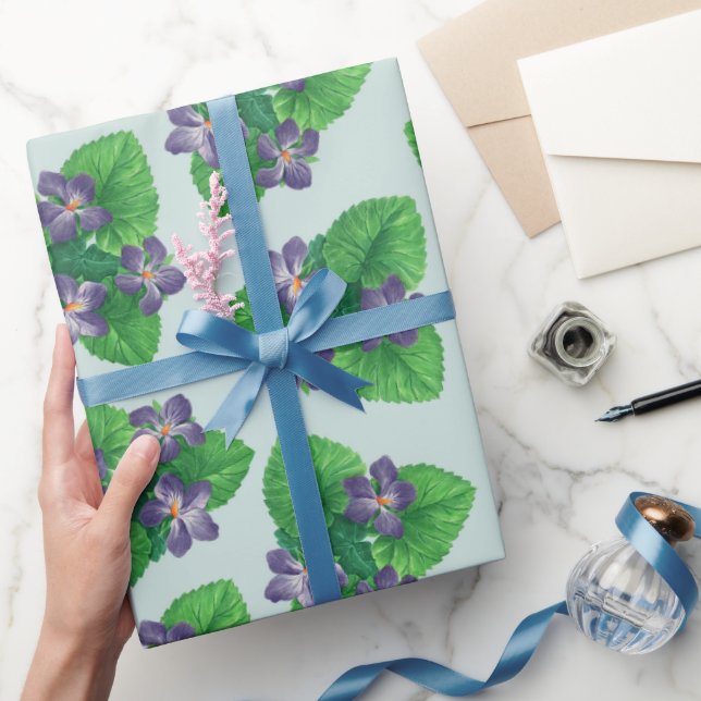 Violetten auf blauem Meerglas Geschenkpapier (Schenken)