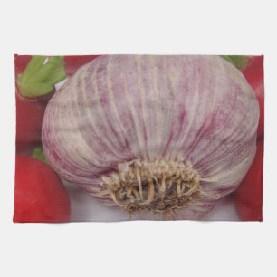 Violetter Knoblauch mit Radieschen Handtuch