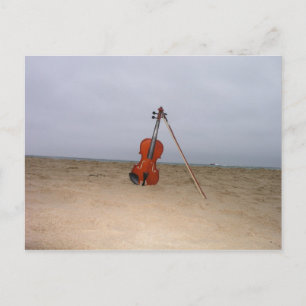 Violine am Strand Postkarte