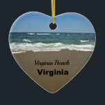 Virginia Beach, Virginia Keramik Ornament<br><div class="desc">Strandszene mit Wellen, die auf dem Sand abstürzen und Worte: "Virginia Beach, Virginia" Große Souvenirs Ihres Virginia Beach Urlaub!</div>