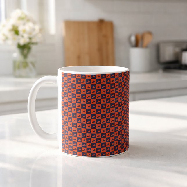 Virginia Muster Schachbrett Orange Blau Kaffeetasse (A mug with an orange and blue pattern featuring the US state of Virginia.)