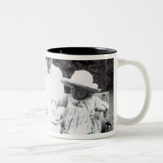 Virginia Woolf mit Clive und julianischer Bell, Zweifarbige Tasse (Rechts)