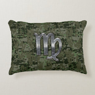 Virgo Zodiac Sign auf Green Digital Camouflage Dekokissen
