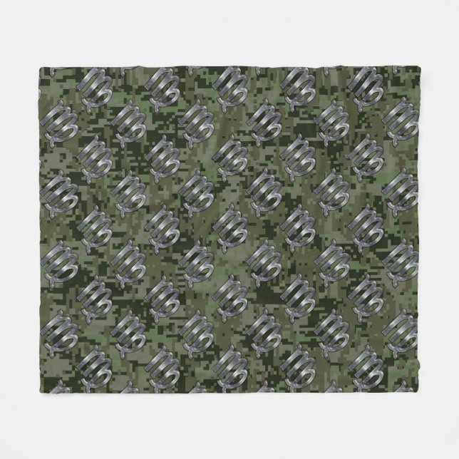 Virgo Zodiac Sign auf Woodland Digital Camouflage Fleecedecke (Vorderseite (Horizontal))