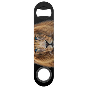 Visage de lion majestueux aux yeux bleus   Faune A