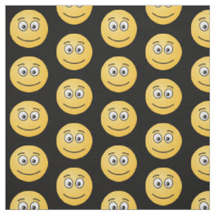 Visage souriant avec tissu d'yeux ouverts