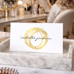 Visitenkarte Schönheitssalon Gold Logo Elegant<br><div class="desc">Machen Sie mit dieser atemberaubenden, luxuriösen, faux gold lackierten Kreis-Visitenkarte einen unvergesslichen ersten Eindruck, die speziell für Besitzer von Schönheitssalons und Salon-Profis entwickelt wurde, die ein so poliertes Branding wie ihr Handwerk wünschen. Das signaturartige, handgemalte goldene Kreis-Logo und die elegante Schreibschrift-Typografie schaffen eine anspruchsvolle, hochklassige Ästhetik, die anspruchsvolle Kunden anzieht...</div>