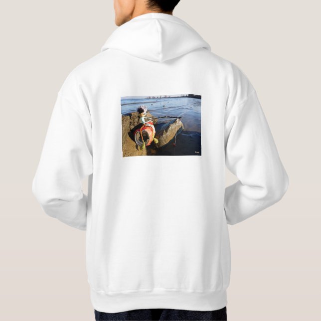 Vissende Fubby op een blikje aan de waterkant. Hoodie (Rückseite)
